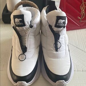 Sorel White and Black Quilted Ankle Boots